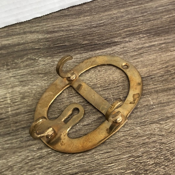 Vtg Brass Wall Mount Key Hook - Picture 1 of 9